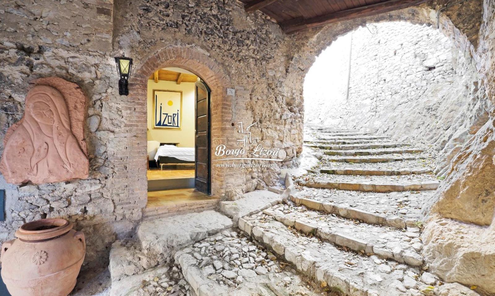 Relais Borgo Lizori Country House Кампело сул Клитуно Екстериор снимка