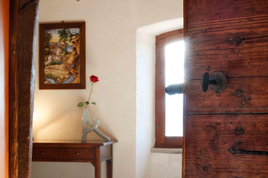 Relais Borgo Lizori Country House Кампело сул Клитуно Екстериор снимка