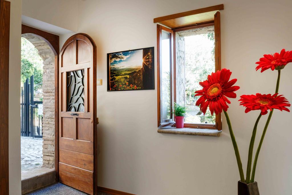 Relais Borgo Lizori Country House Кампело сул Клитуно Екстериор снимка