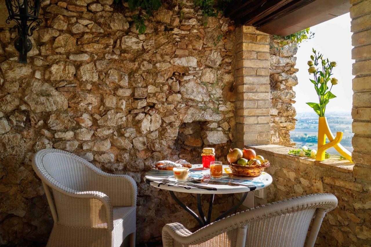 Relais Borgo Lizori Country House Кампело сул Клитуно Екстериор снимка