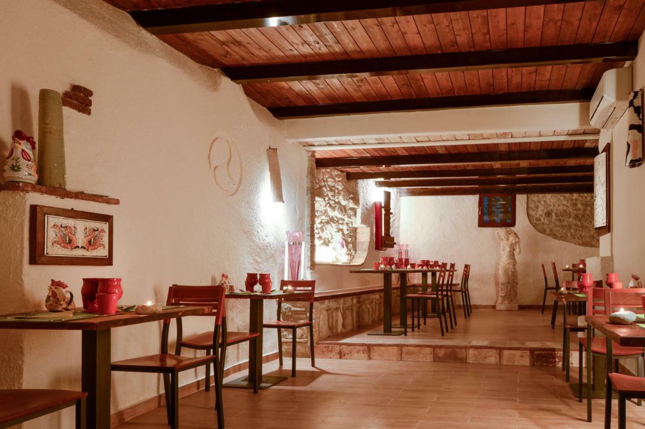 Relais Borgo Lizori Country House Кампело сул Клитуно Екстериор снимка
